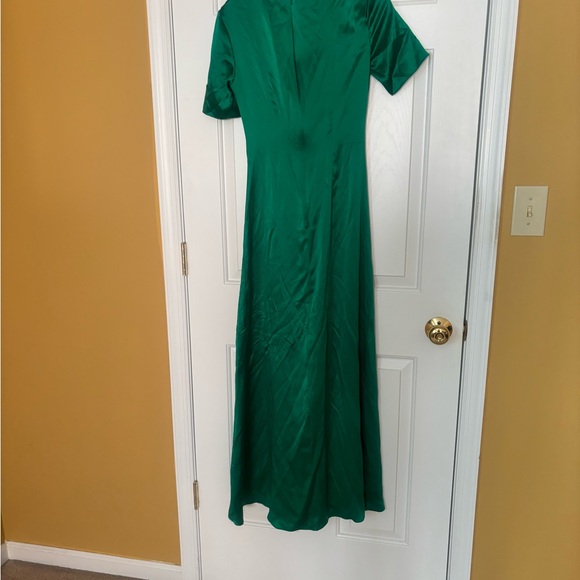 Rosetta Getty Vibrant Green Satin Dress
no size tag
should fit 0-4 - Picture 2 of 4